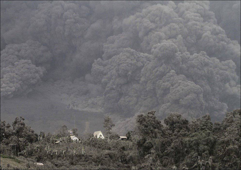 993x701 Erupcja wulkanu Sinabung 9