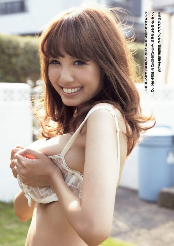 최신 일본 스타의 가슴은 만지면 기분이 좋고 그녀의 보지는 잘 망가집니다.