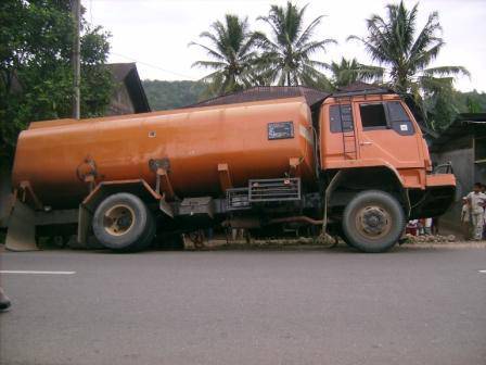 Mobil Fuso Terjerumus di Parit Jalan Mandailing Dekat Simpang Salambue 6558911c221a2754b88cc10eb8c49e949e1e654 Mobil Fuso Terjerumus di Parit Jalan Mandailing Dekat Simpang Salambue